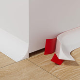 Cuysfead flexible quarter-round molding on wall edge for a seamless finish