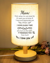 SOUHONEY Mom Lamp close-up with warm words for a cozy gift mood.