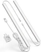 Vovamo UNO-LK dual-pack under-cabinet lights brighten a kitchen counter