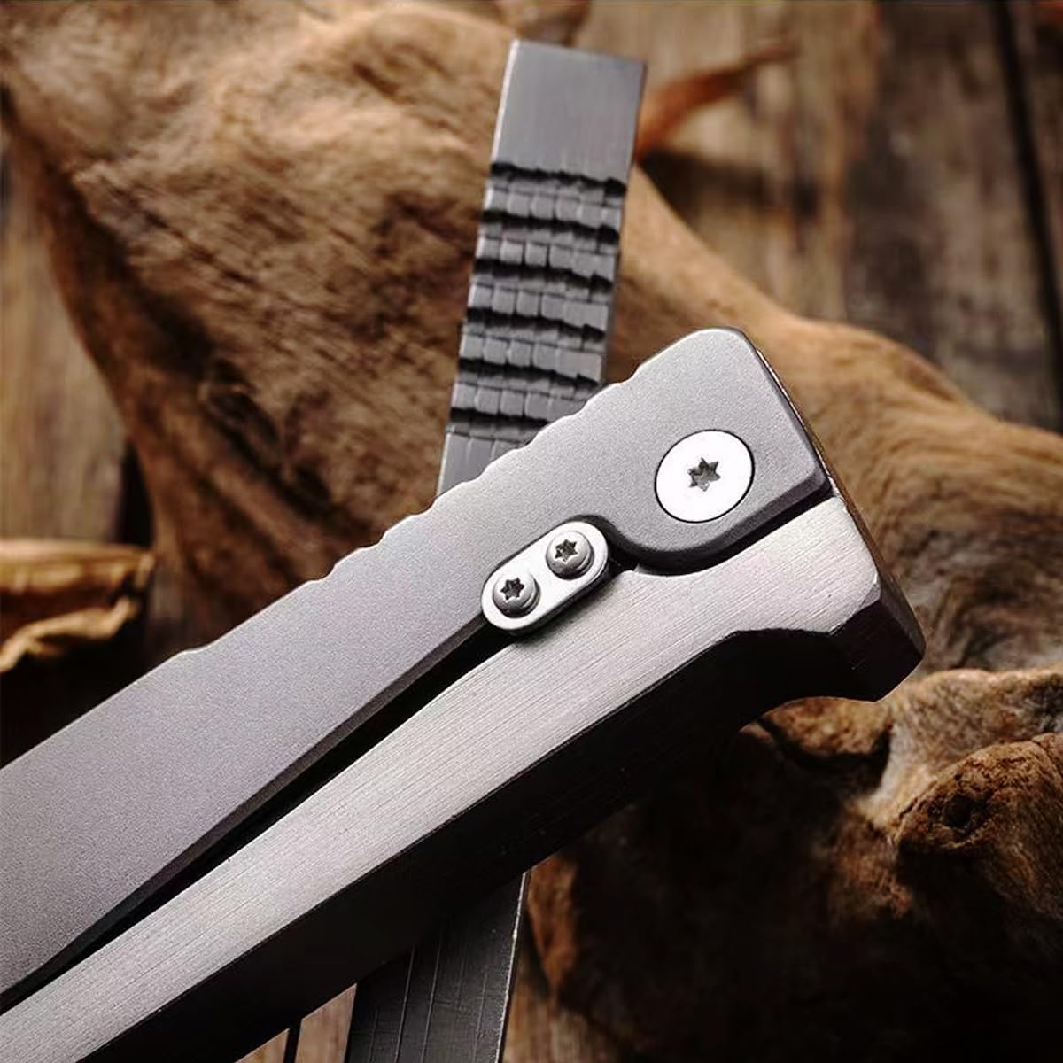10MOONS Pocket Knife pocket clip access enables quick one-handed use.