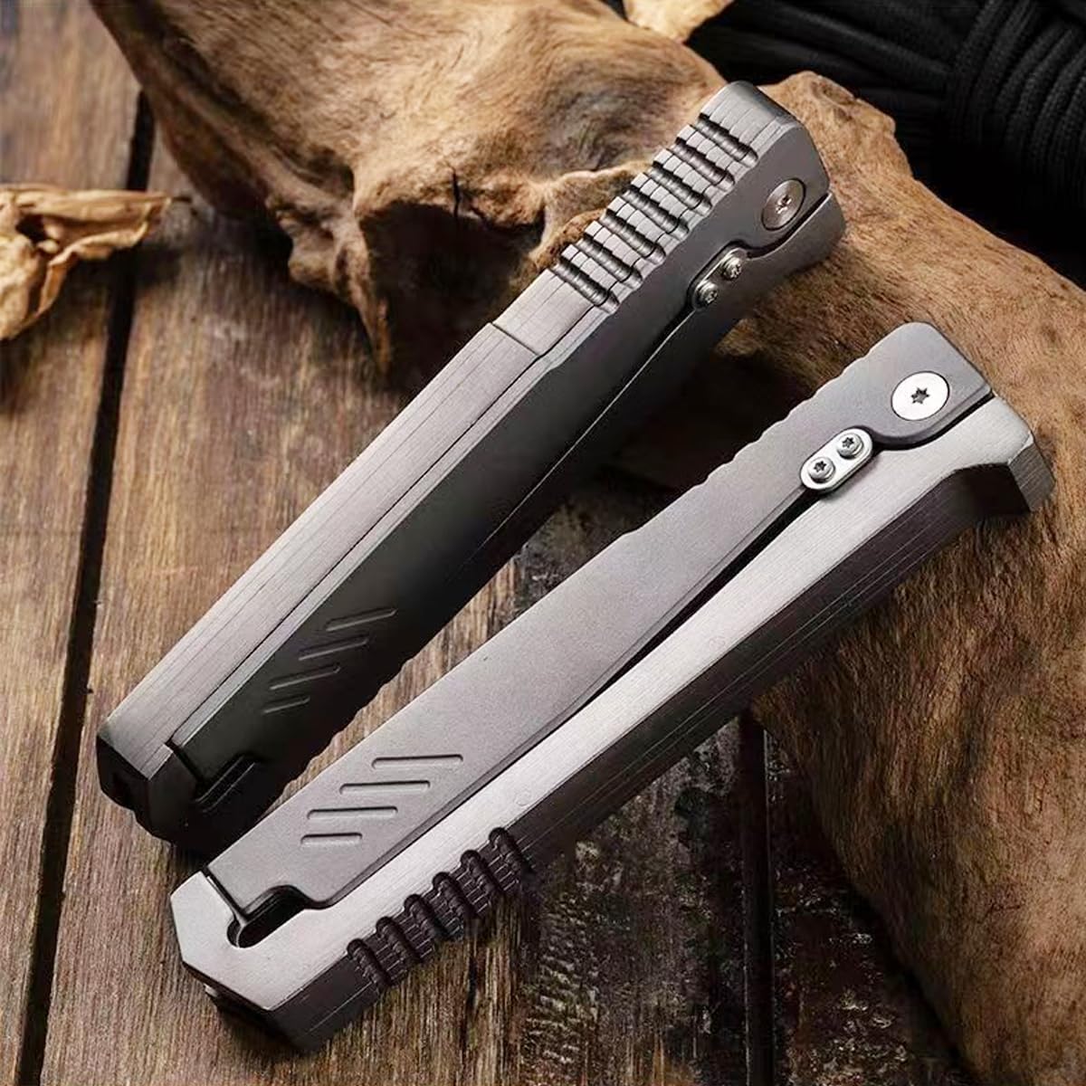 10MOONS Pocket Knife weight 10.4 oz balances durability and portability.
