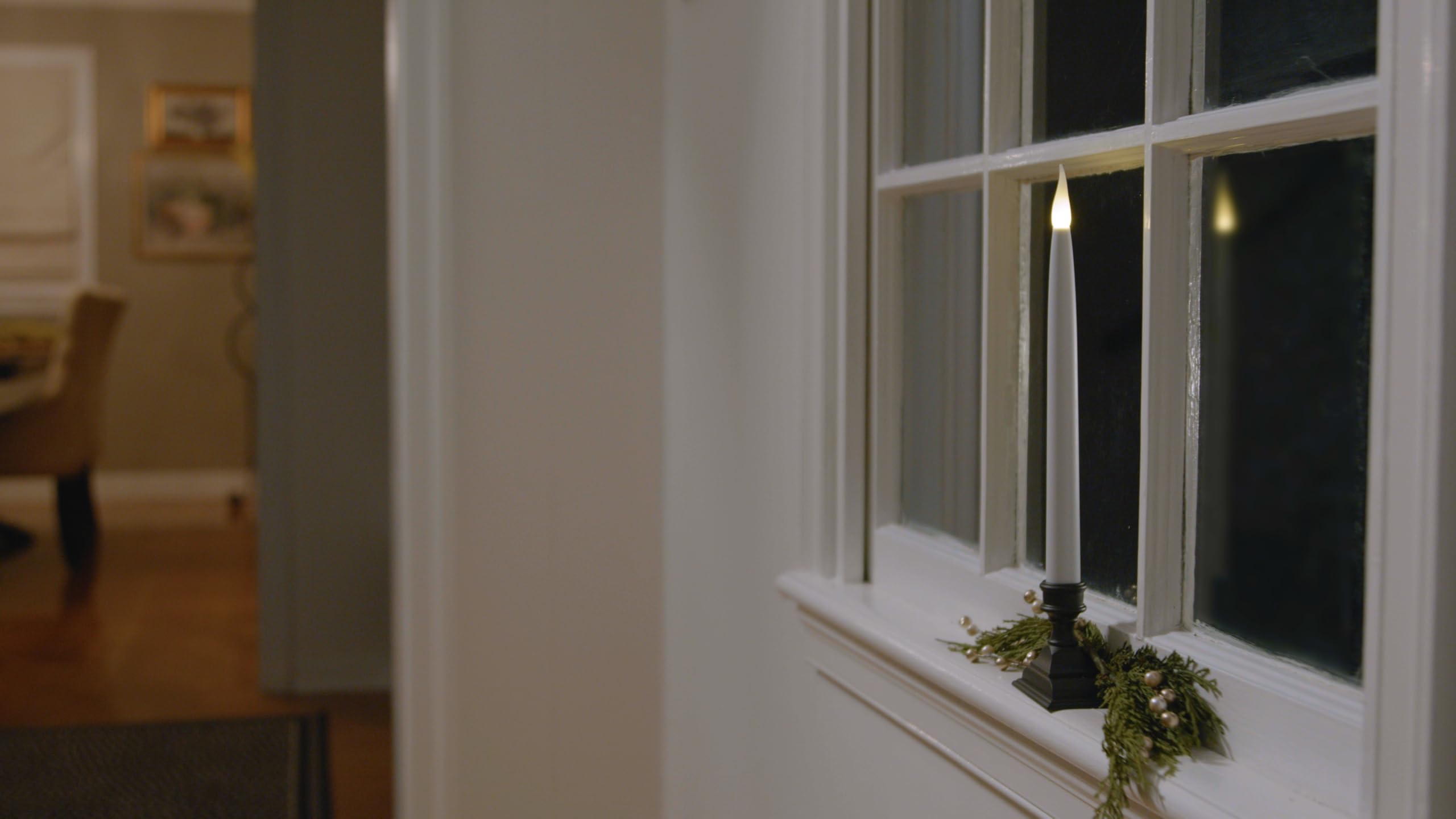 612 Vermont weighted base prevents tipping on windy windowsills.