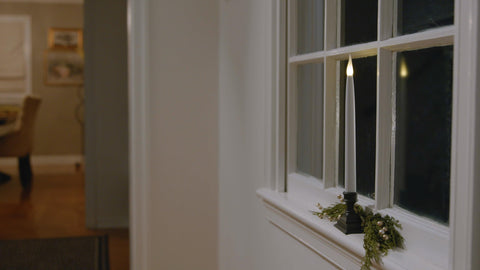 612 Vermont weighted base prevents tipping on windy windowsills.