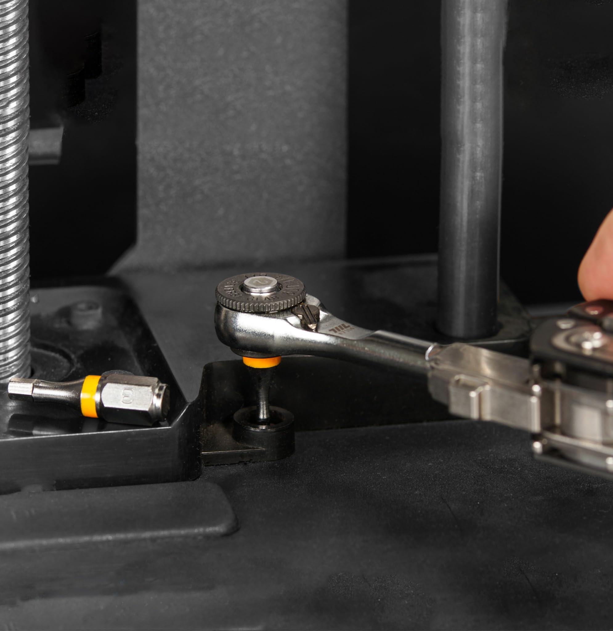 711L compact carry-ready design fits in pockets or a keychain.