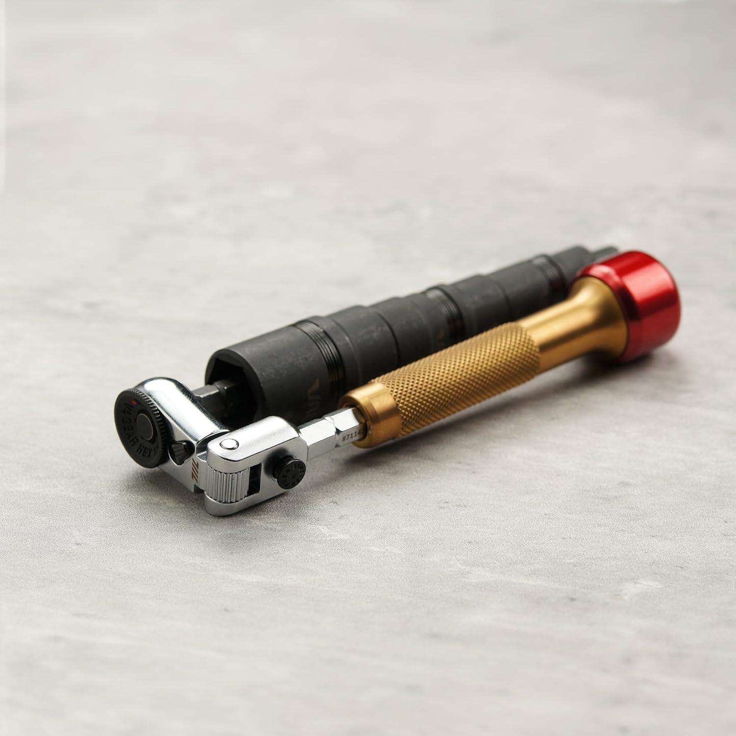 711L flex head reaches tight spaces with smooth precise control