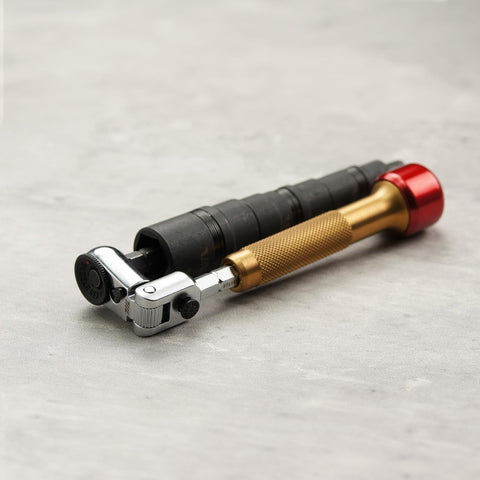 711L flex head reaches tight spaces with smooth precise control