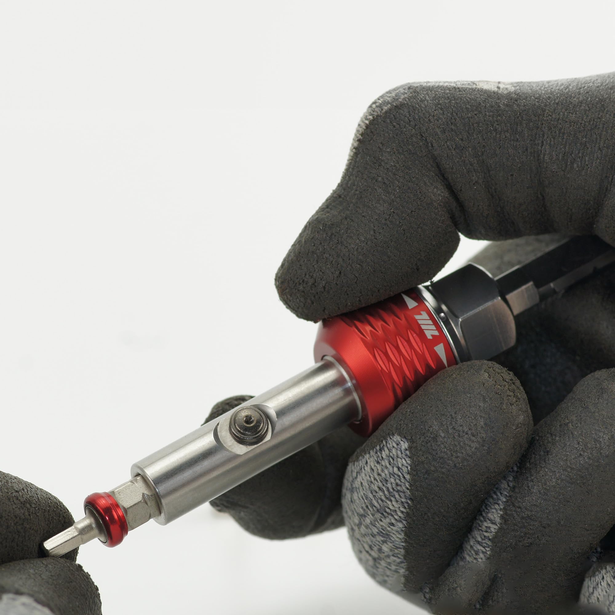 711L inline ratchet driver FL durable metal body in a rugged setup.