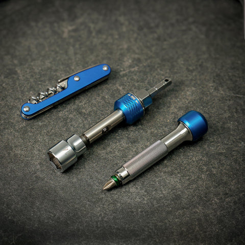 711L ratchet driver with magnetic bit holder securing bits during tough tasks.