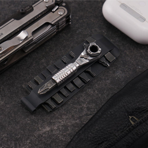 Geared thumb wheel on 711L TG enables quick finger winding in cramped areas