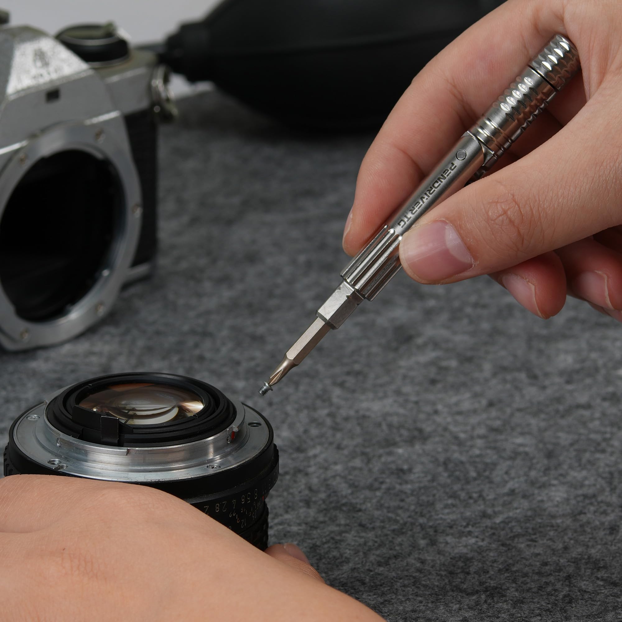 Diamond-cut pattern on the 711L Pen Driver TG enhances grip and durability.