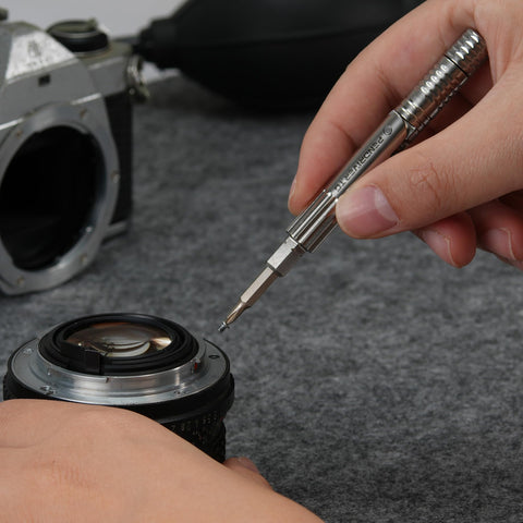 Diamond-cut pattern on the 711L Pen Driver TG enhances grip and durability.