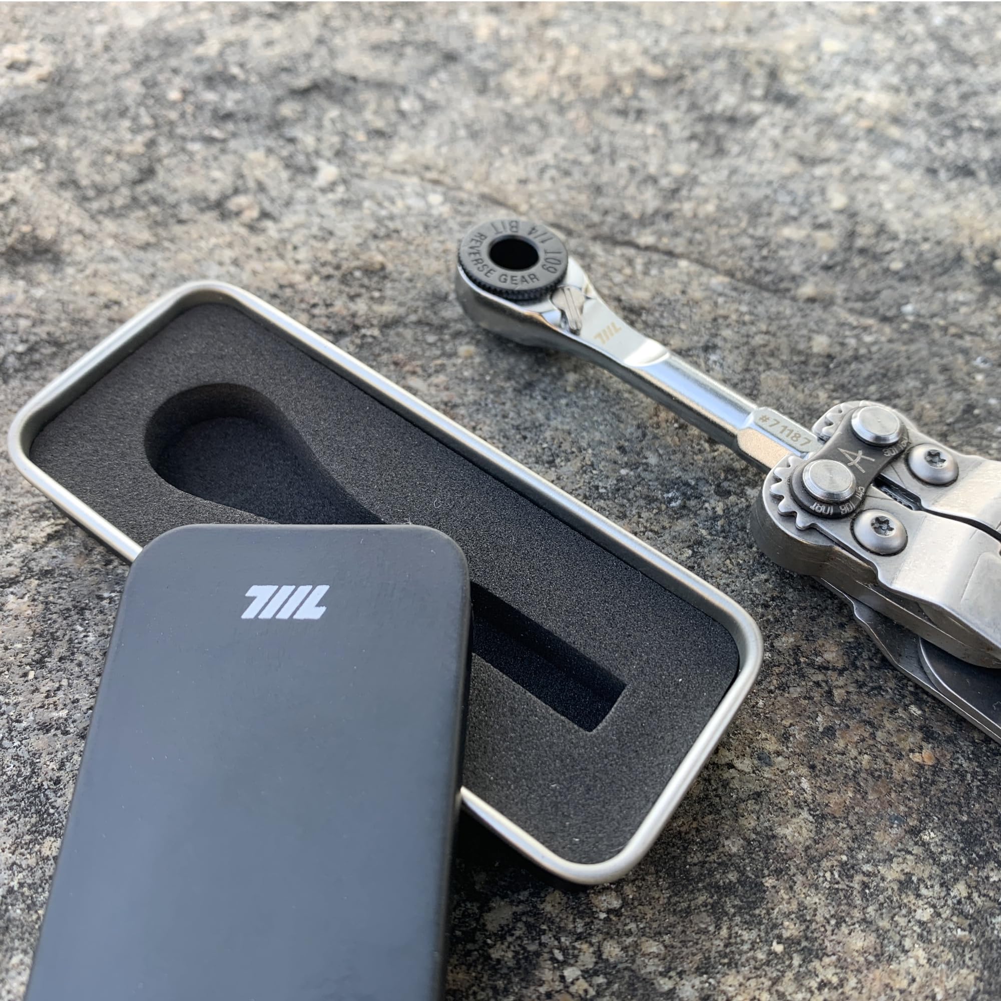 711L pocket-size design for easy carry and on-the-go access.