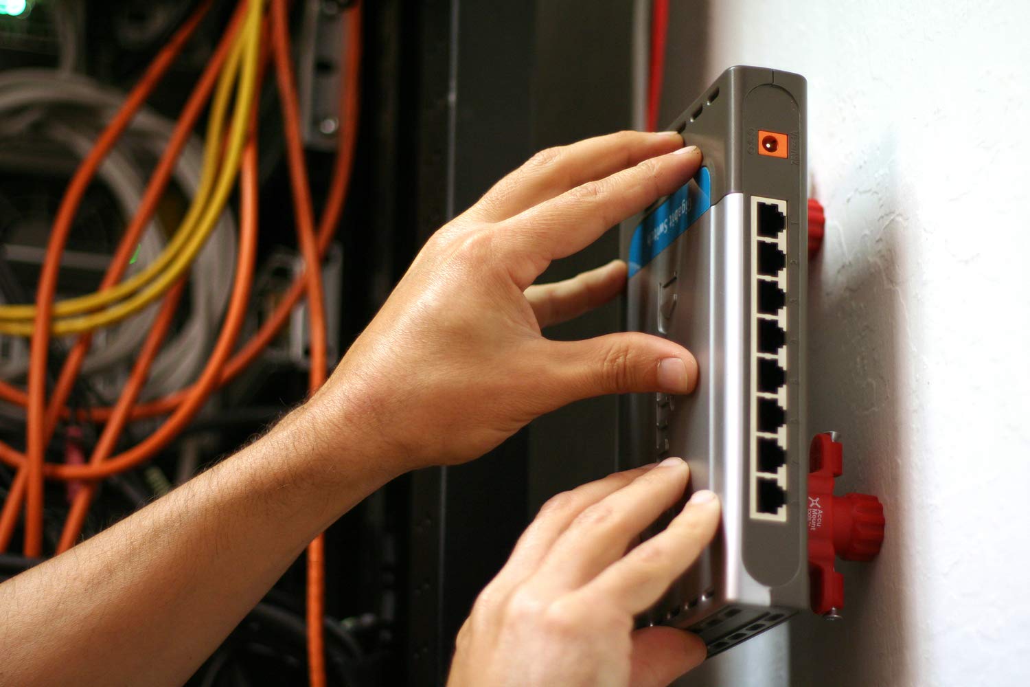 Accu Mount Tools hanging interfaces compatible with keyhole slots and sawtooth hangers.