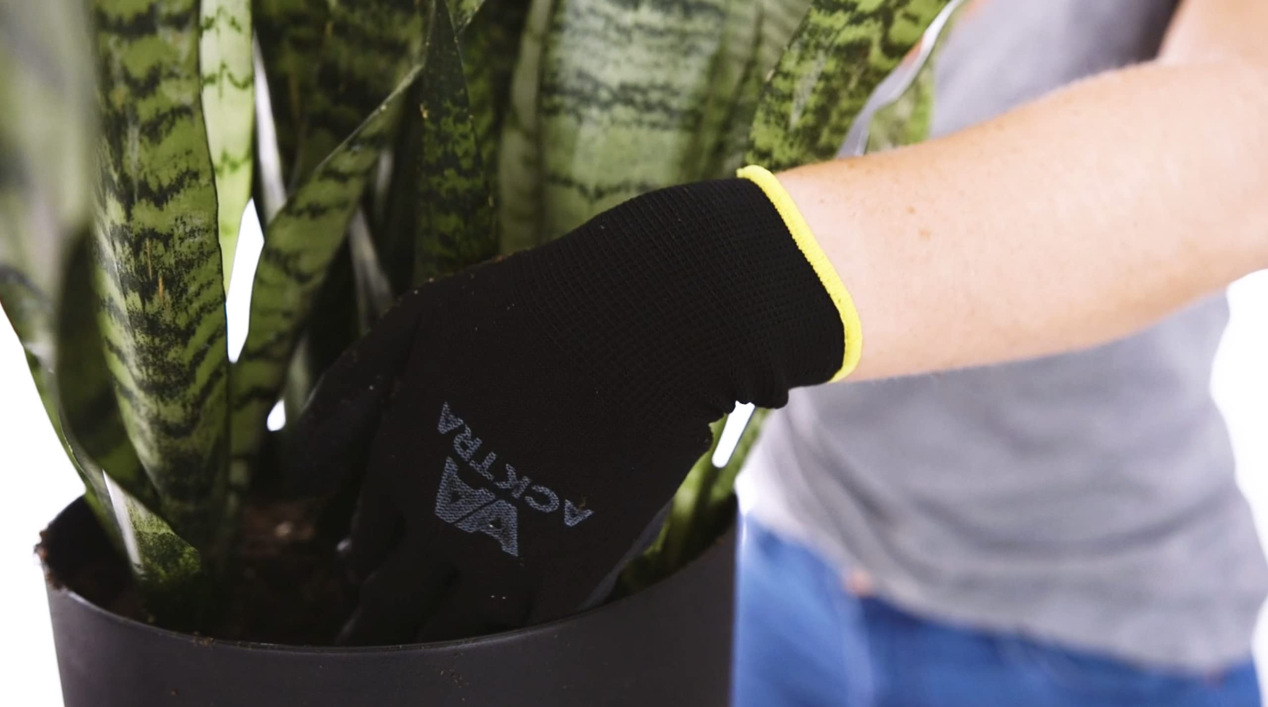 ACKTRA seamless nylon shell emphasizes durability and flexibility.