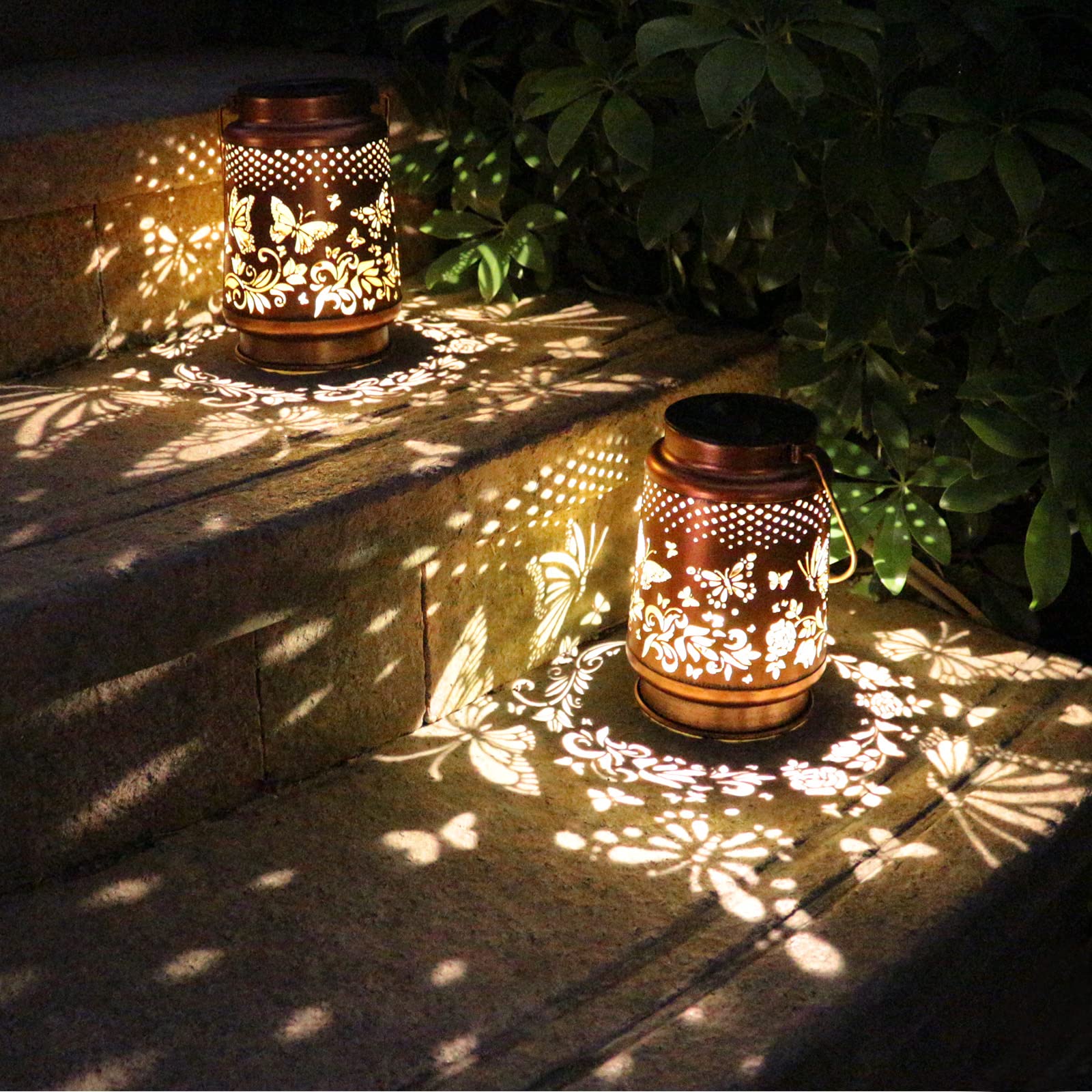 AITENISEN lantern can hang from trees or sit on tabletops.