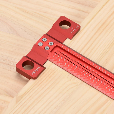 AKNgoes Scriber T-Square with two support lips stabilizes layouts.