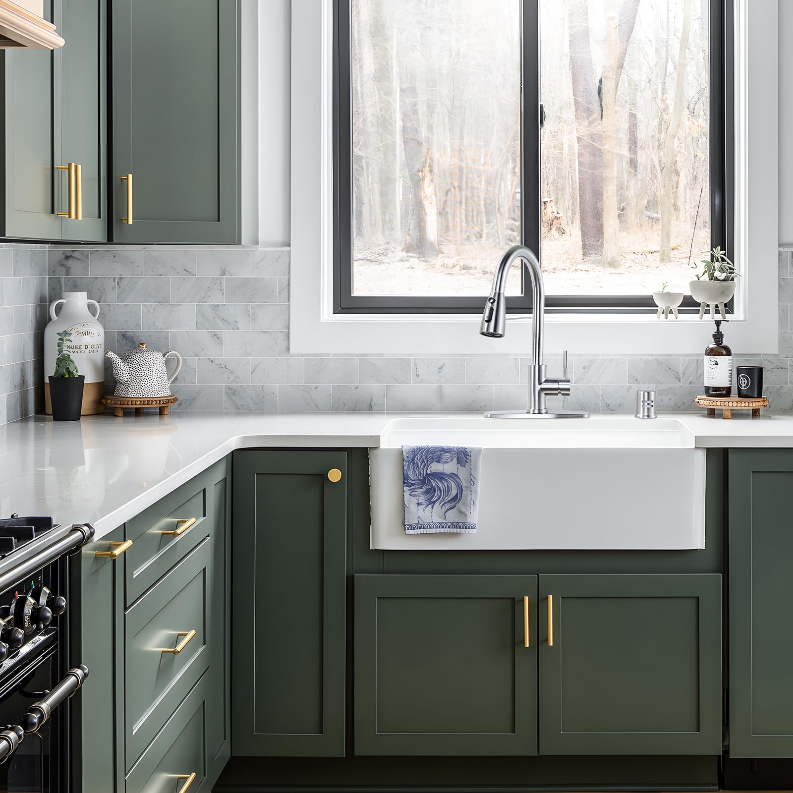 Aleasha solid brass core provides longevity while the brushed finish resists water stains.