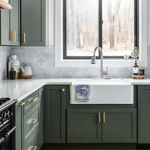 Aleasha solid brass core provides longevity while the brushed finish resists water stains.