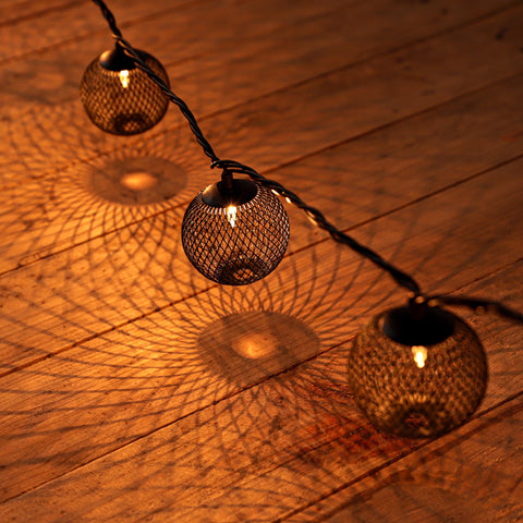 All Fortune lantern string features a 24 inch lead for easy strand placement.