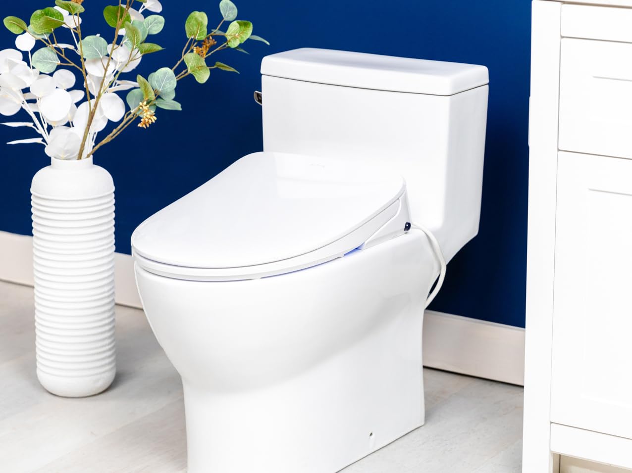 ALPHA BIDET iX Pure integrated dryer provides hands-free drying