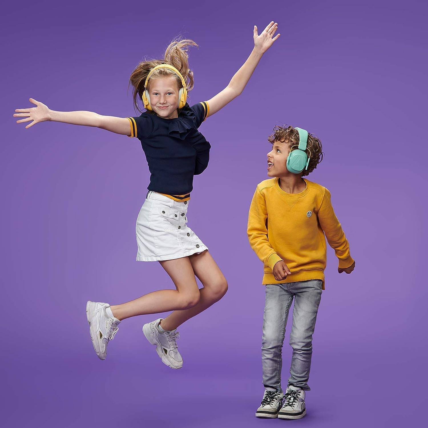 Alpine Muffy Kids CE and ANSI certification label visible.