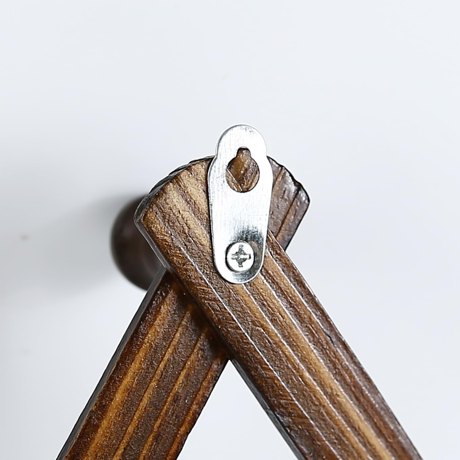 AMAPON diamond hanger enables secure wall mounting for stability.