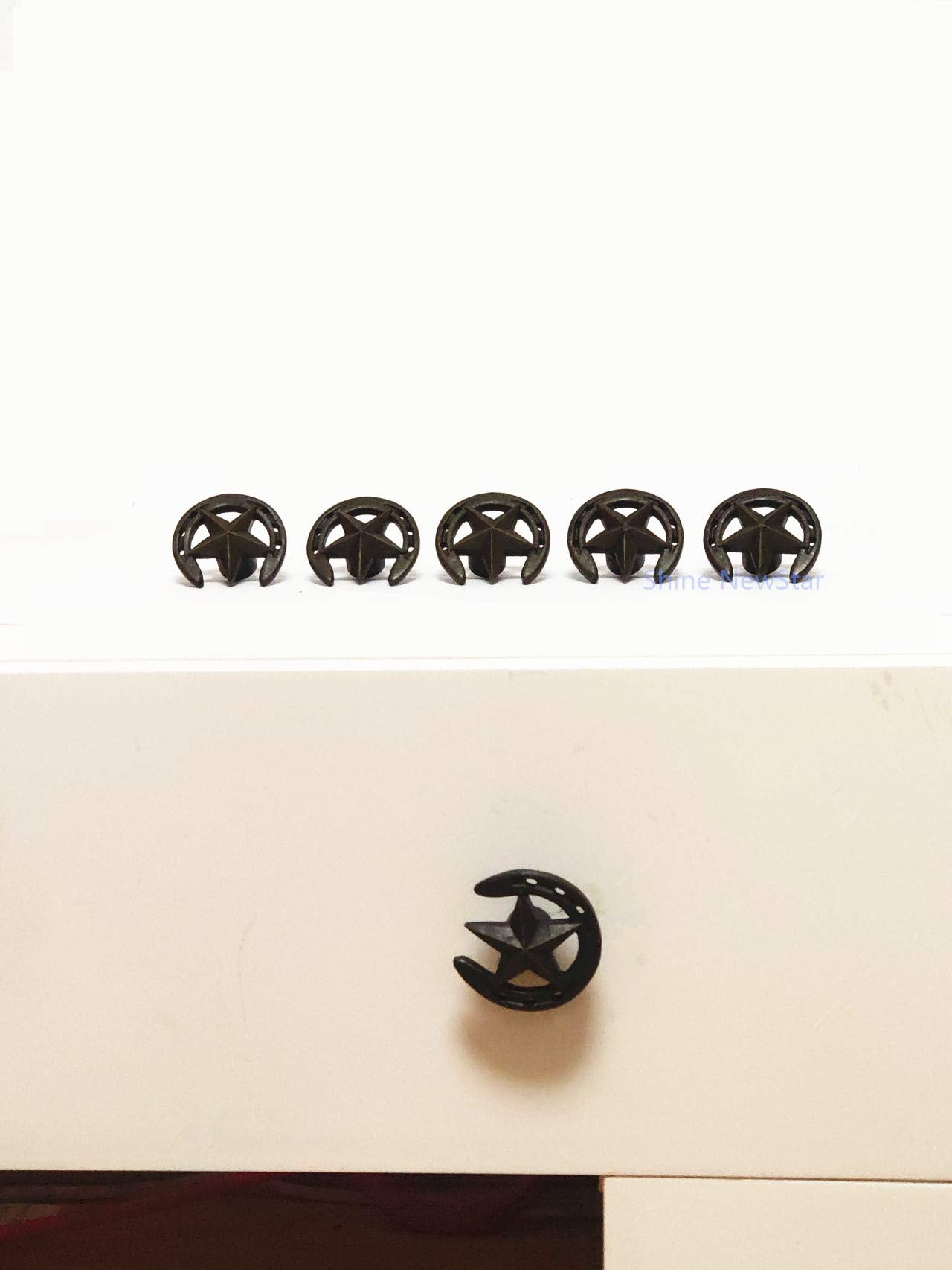 Amyoxu cowboy horseshoe drawer pull side view shows rustic details.