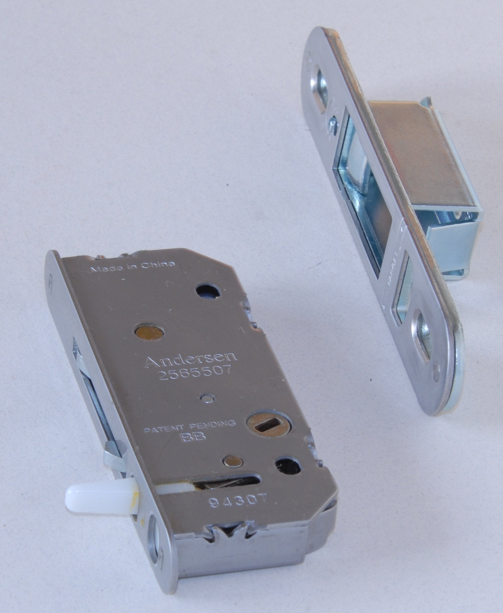 Andersen Reachout lock for 2-panel door provides secure closure and reliable operation.