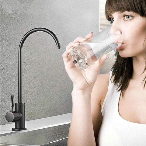 Apaix matte black finish resists fingerprints and spots.
