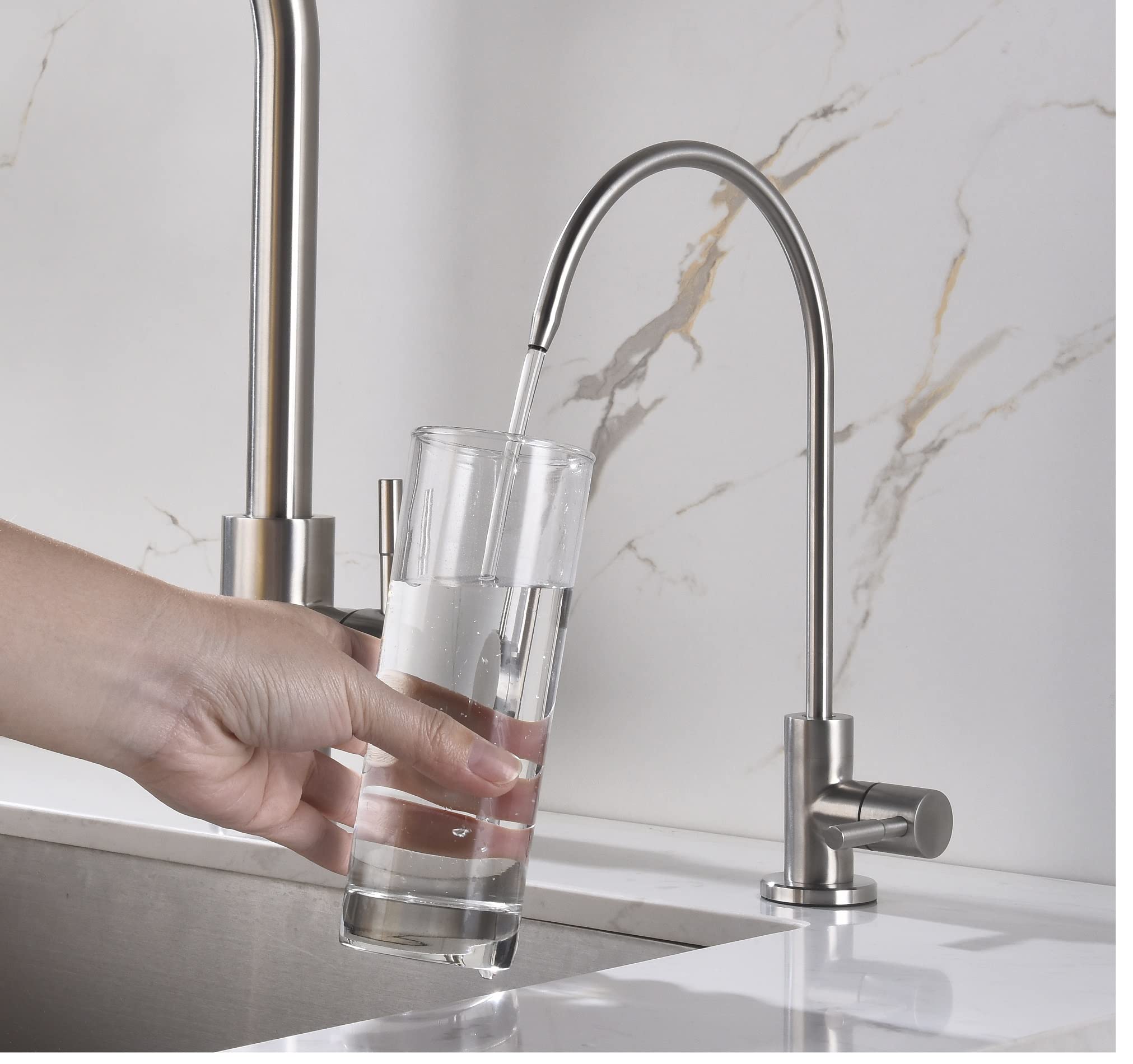 Apaix lead-free 304 stainless steel construction for safe drinking water.