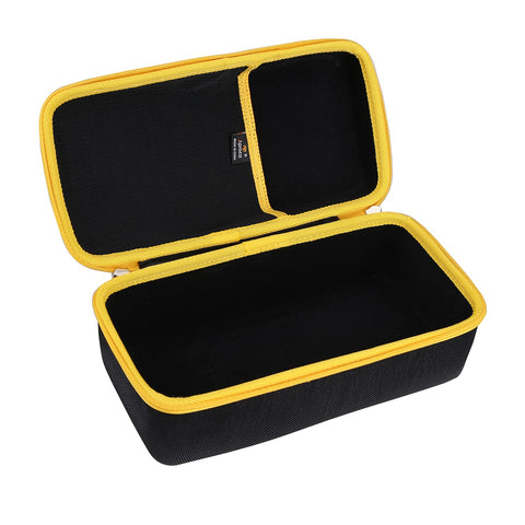 Aproca mesh-pocket interior keeps accessories within easy reach.
