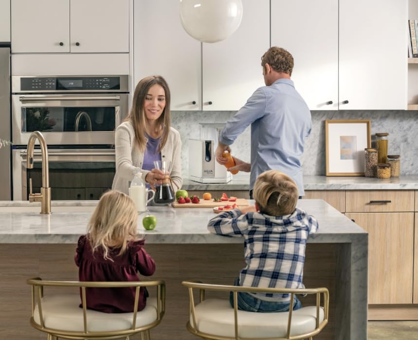 Sleek AquaTru Classic fits gracefully on a compact kitchen counter.