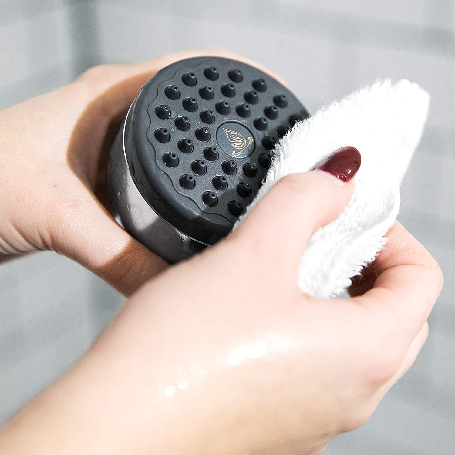 AquaBliss TurboSpa no-dry-spots design keeps every area wet and rinsed.