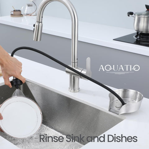 AquatiQ splash-free base design reduces water splashing
