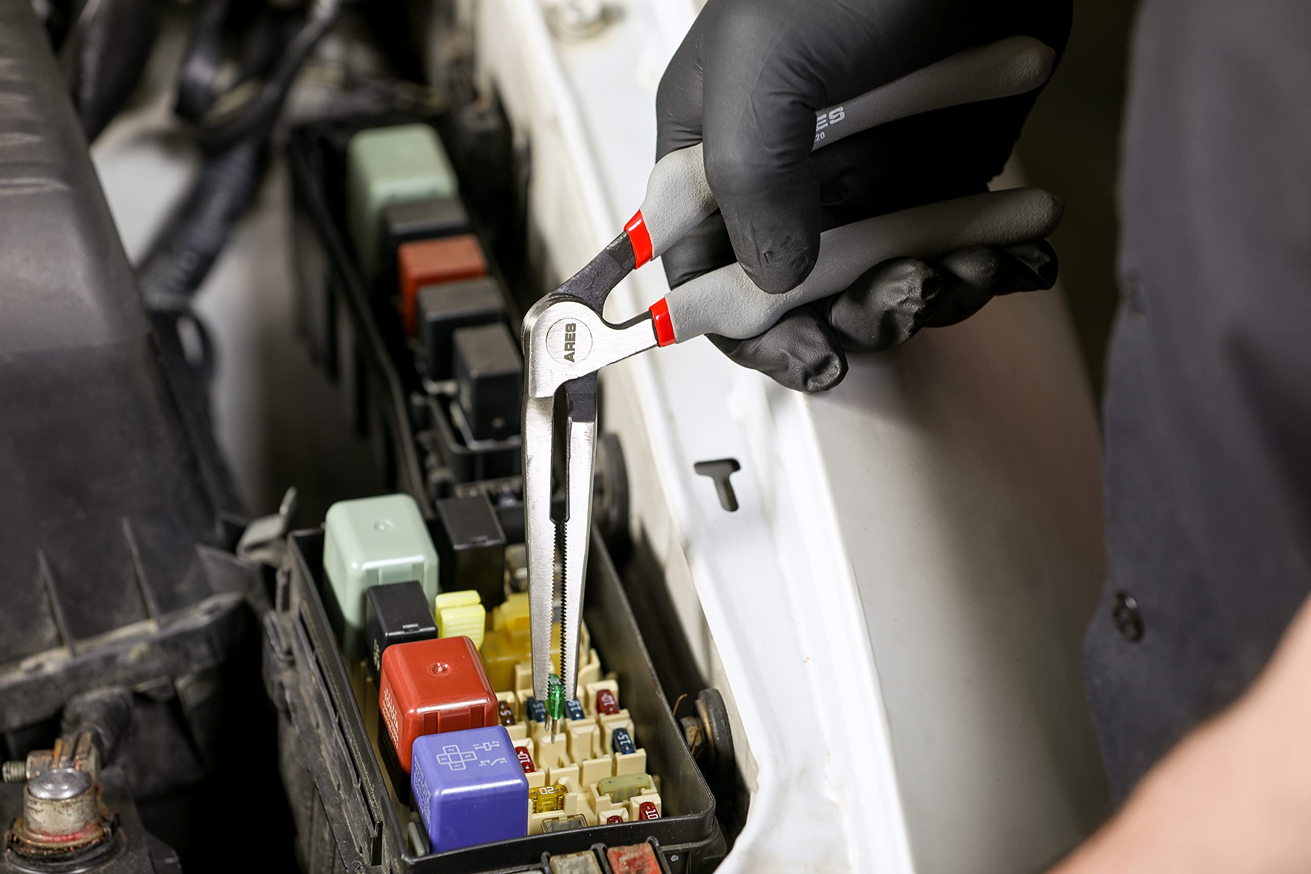 ARES 51018 ergonomic grip reduces hand fatigue.