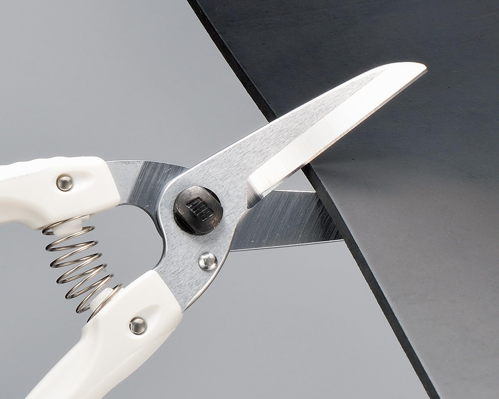 ARS HP-140LDX chrome-plated blades resist rust and sap