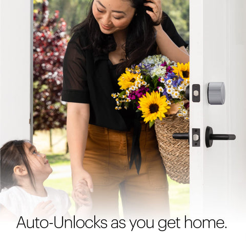 App status shows door locked/unlocked in real time.