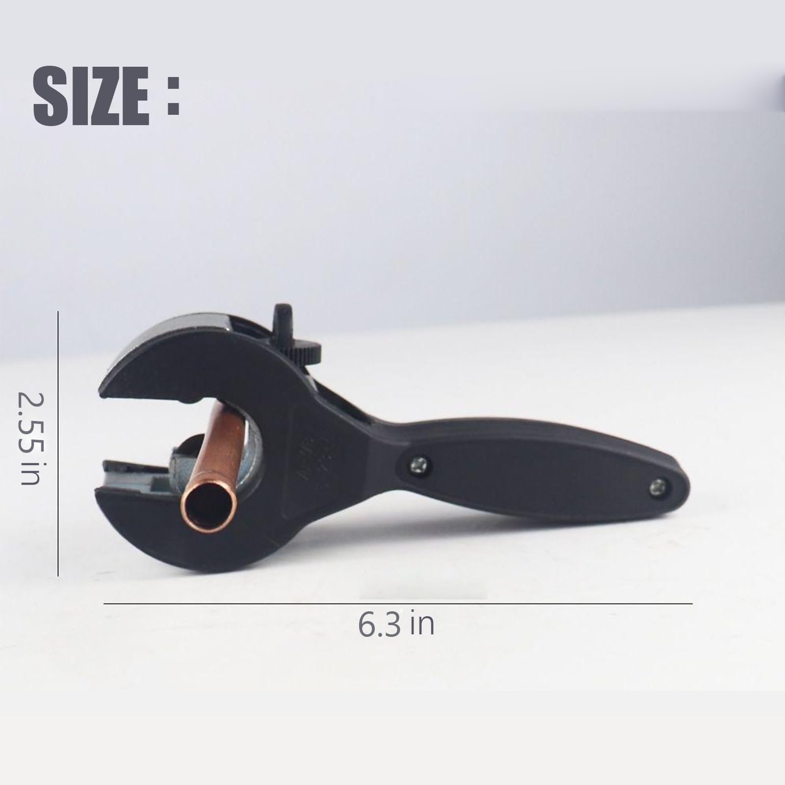 Gloves included with the Auomuo ratcheting tubing cutter for safety.