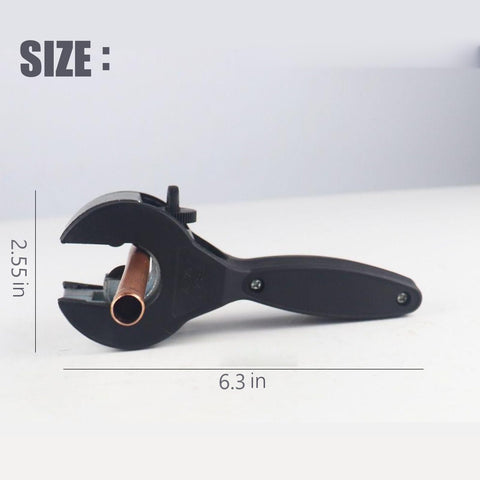 Gloves included with the Auomuo ratcheting tubing cutter for safety.