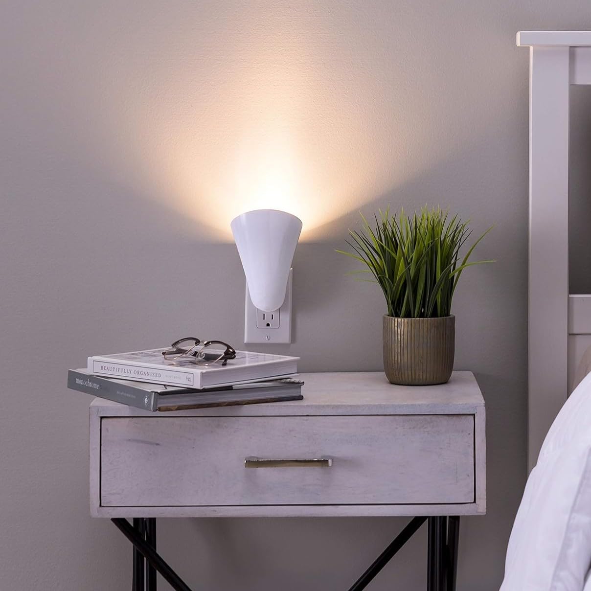 AURAGLOW plugin GU10 spotlight uplighter wall sconce washes walls with soft, even light.