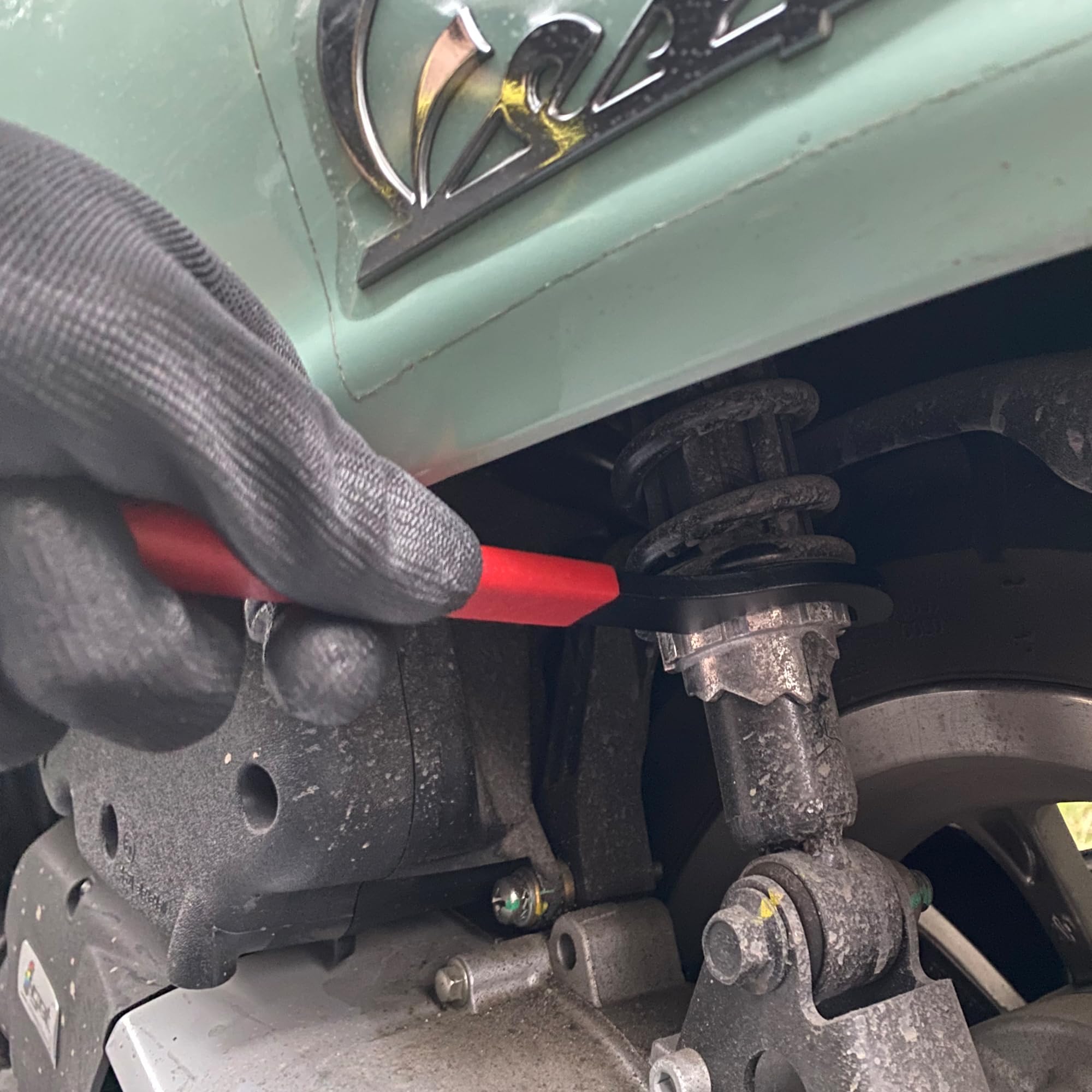 AutoWanderer Tool universal coilover compatibility image highlights broad fit across brands.