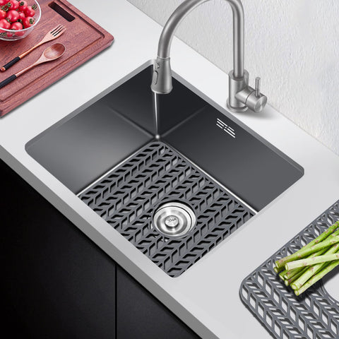 AWOKE tableware drainer keeps dishes organized while draining