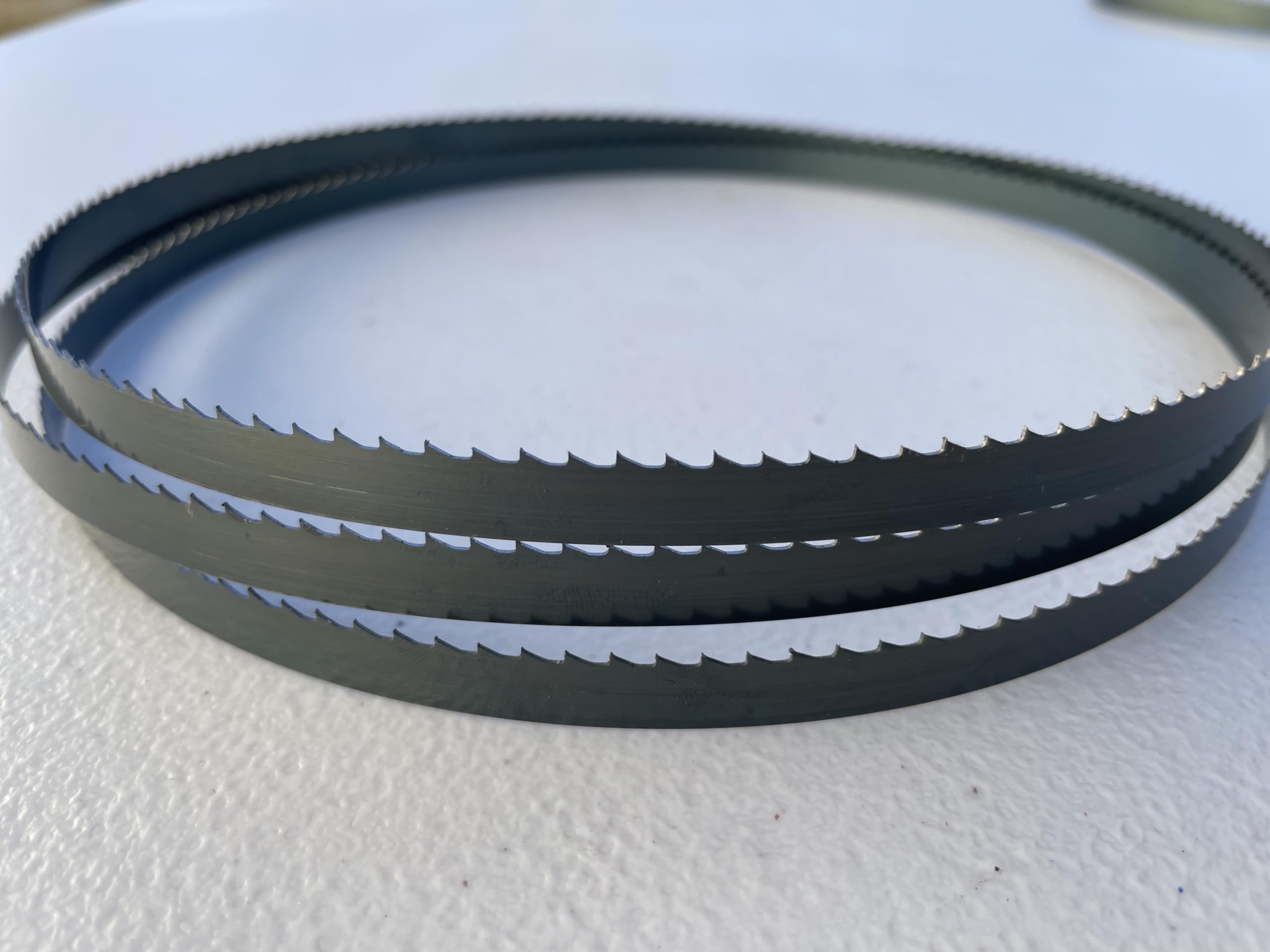 AYAO blade installation on a 14-inch bandsaw shows proper fit.