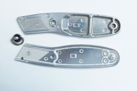 Ayoii Orcon Utility Knife demonstrates blade compatibility with conventional and heavy-duty blades
