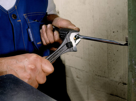 Bahco wrench featuring durable black phosphate finish for wear resistance.