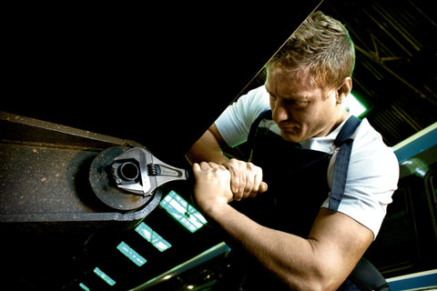 Bahco BAH9031RUS ideal for plumbers, electricians, and maintenance tasks.