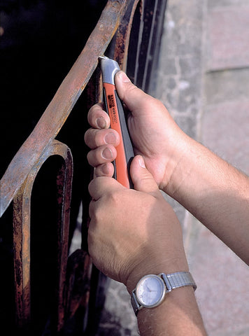 Bahco Ergo Pocket Scraper ergonomic handle for secure grip during tasks