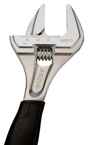 Bahco slim head and compact design fit easily in restricted spaces.