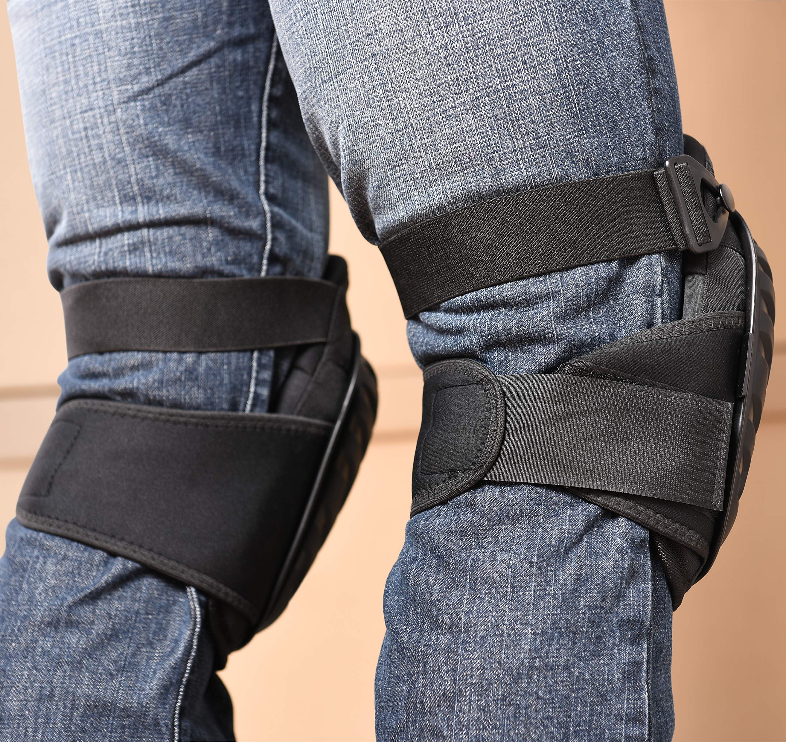 BALENNZ knee pads shown with breathable nylon to stay cool during use.