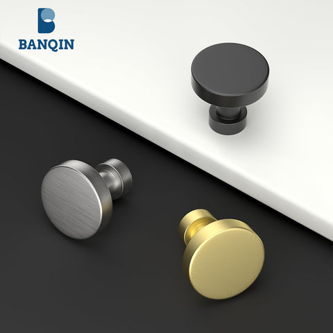Banqin knob packaging with screws highlights complete, ready-to-install hardware.